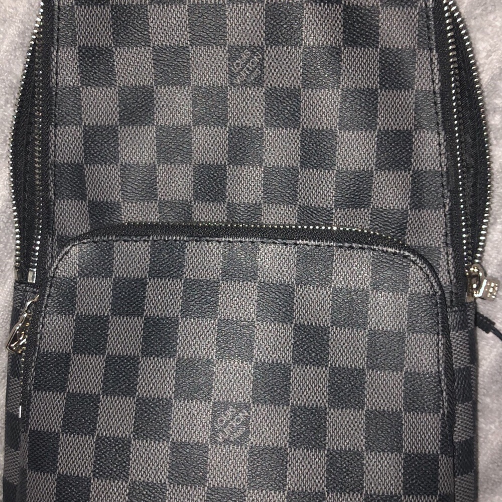 Louis Vuitton Avenue sling bag